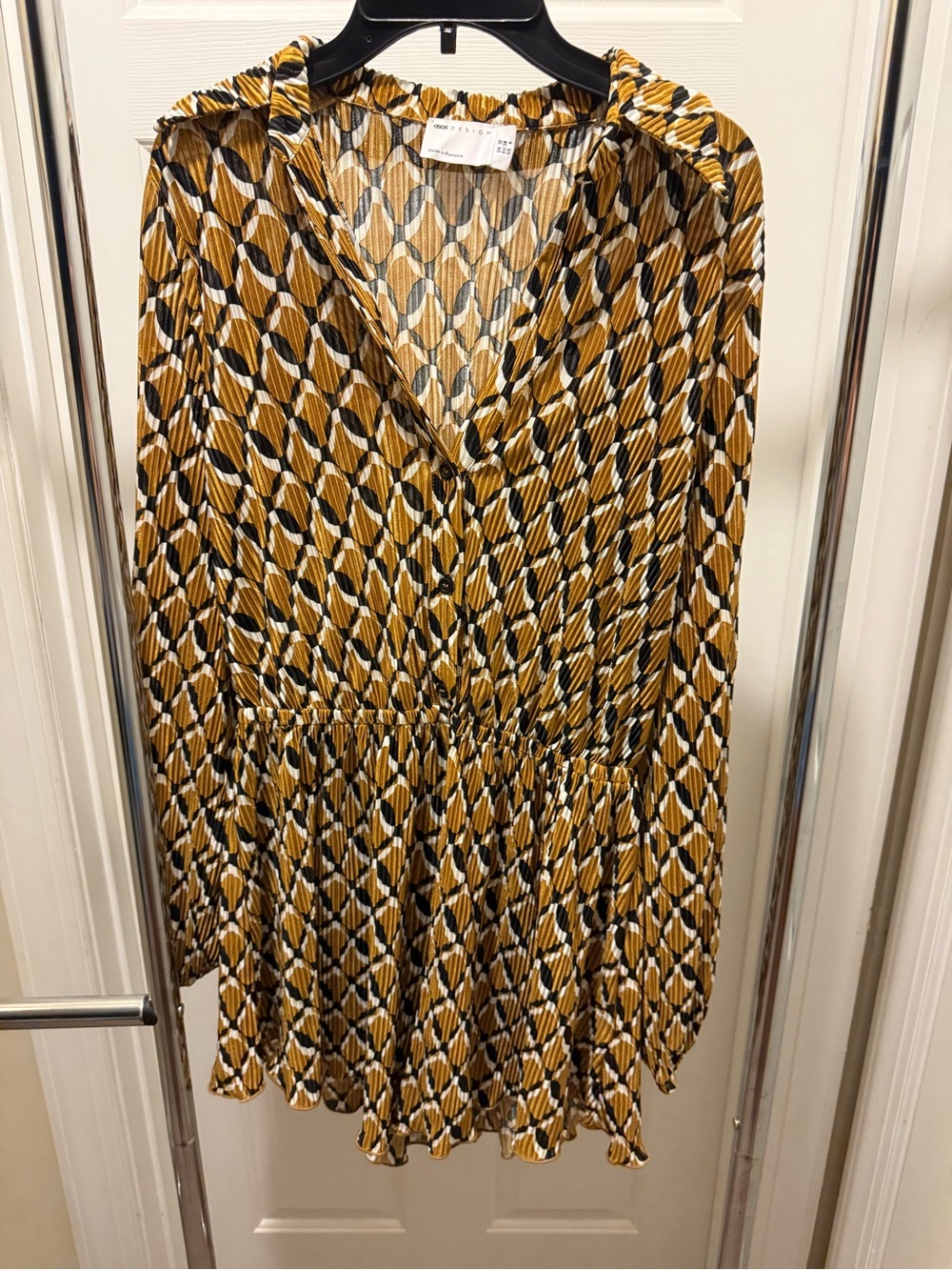Pleated Geometric Print V-Neck